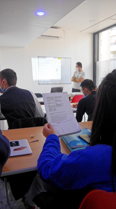 Classe de CAP Vente avec des élèves et leur professeur d'Italien