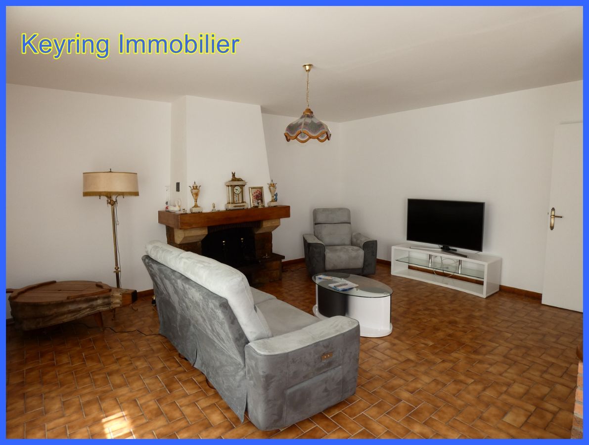 Pavillon de 3 chambres refait à neuf proche Evreux à 234 000 €
