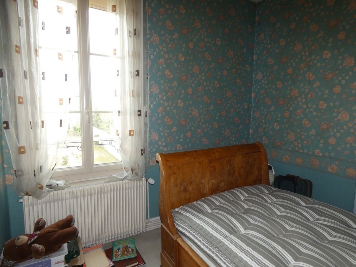Dans Verneuil sur Avre Maison 3 chambres avec Terrain double garage à 240 000 €.