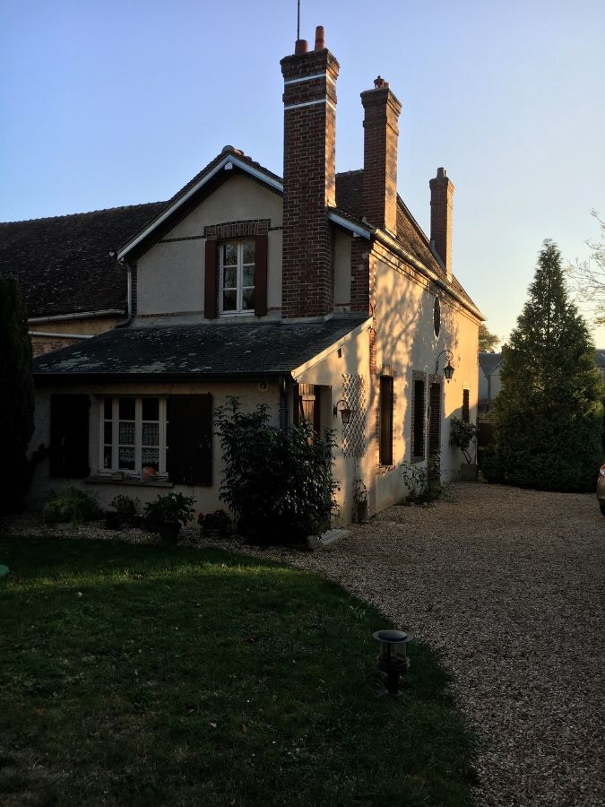 Propriété de 2 maisons centre village à 12 mn de Verneuil sur Avre à 260 000 €.