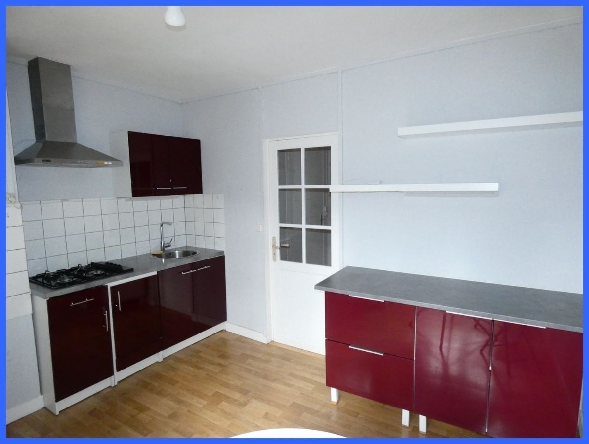 Plein centre ville de Rugles local et appartement libre d'activité à 86 000 €
