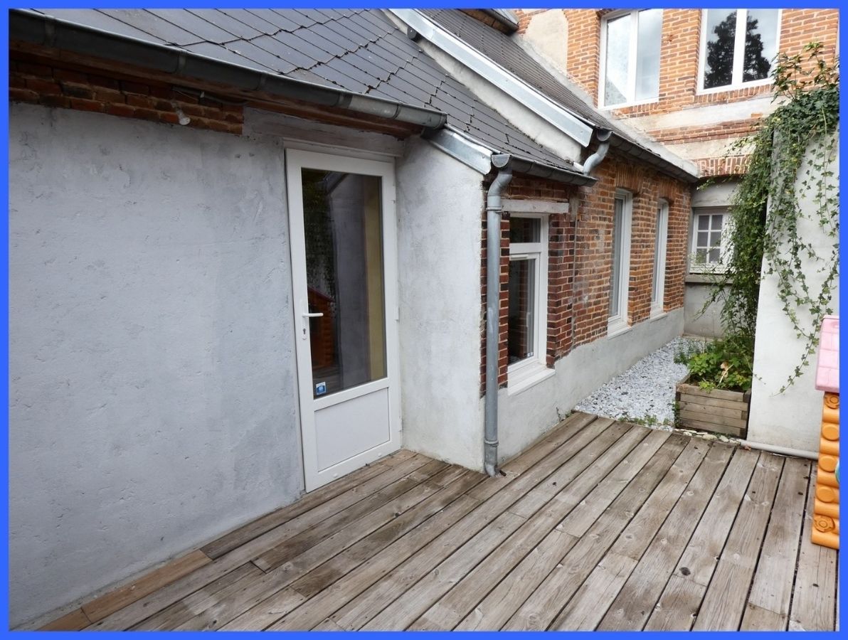 Plein centre ville de Rugles local et appartement libre d'activité à 86 000 €