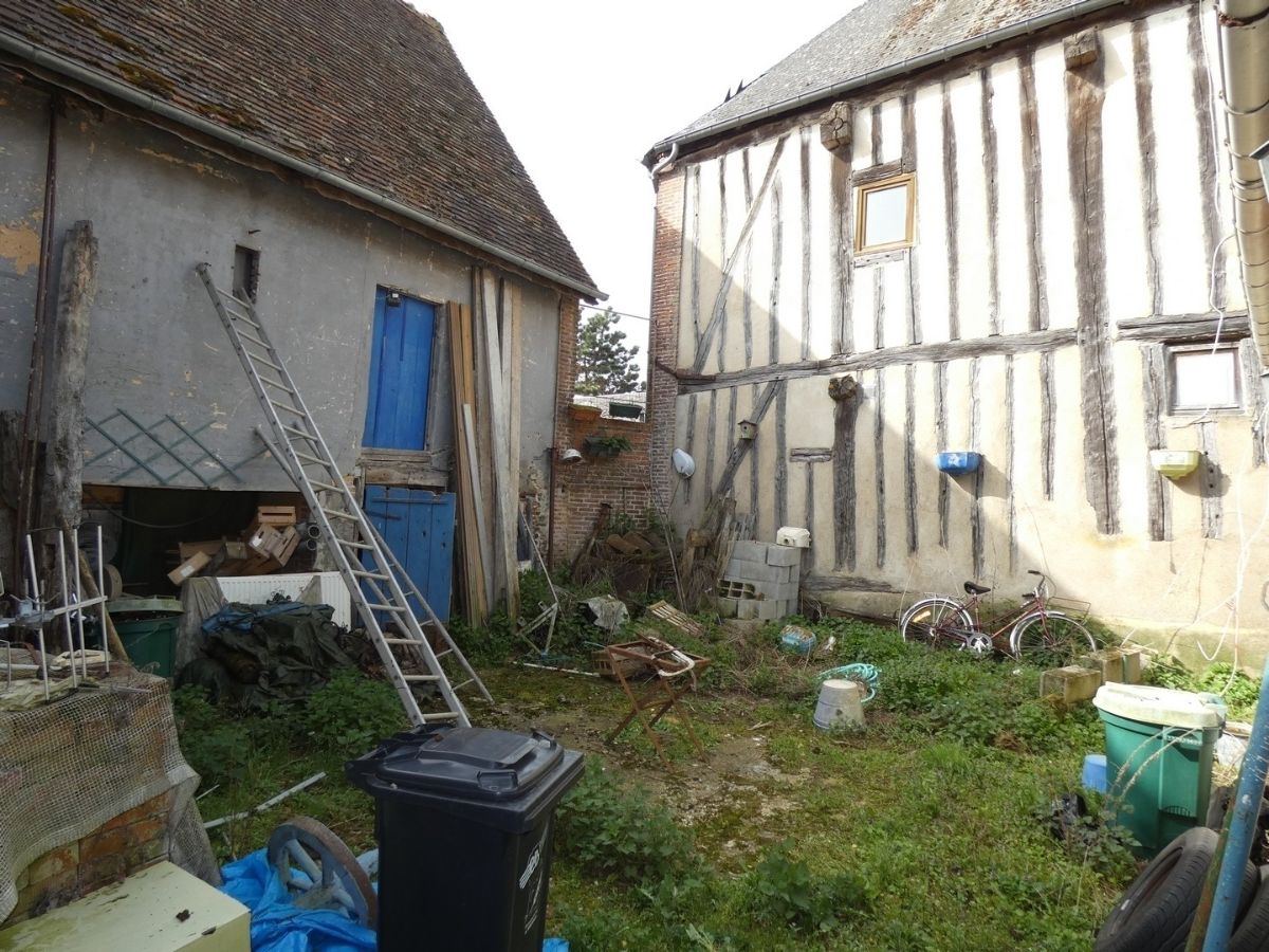 Maison à rénover dans un charmant village à 10 mn de Verneuil sur Avre à 55 000 €