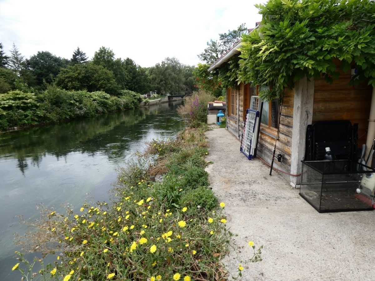 Maison dans une impasse en bordure de rivière Pacy sur Eure à 188 000 €