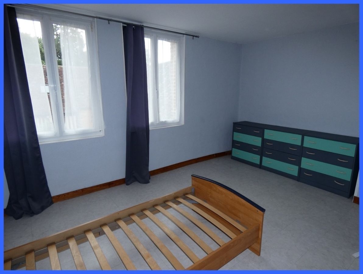 Plein centre ville de Rugles local et appartement libre d'activité à 86 000 €