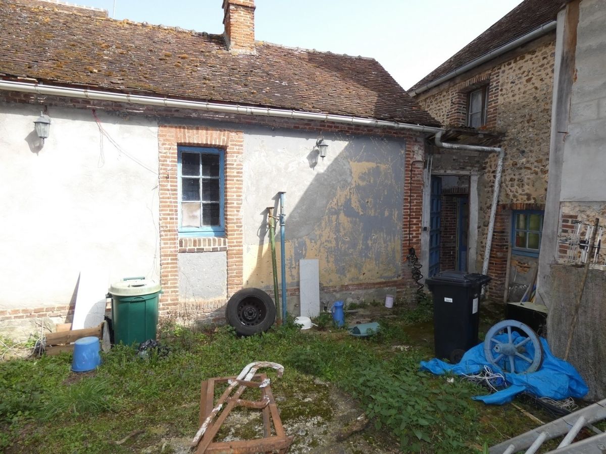 Maison à rénover dans un charmant village à 10 mn de Verneuil sur Avre à 55 000 €