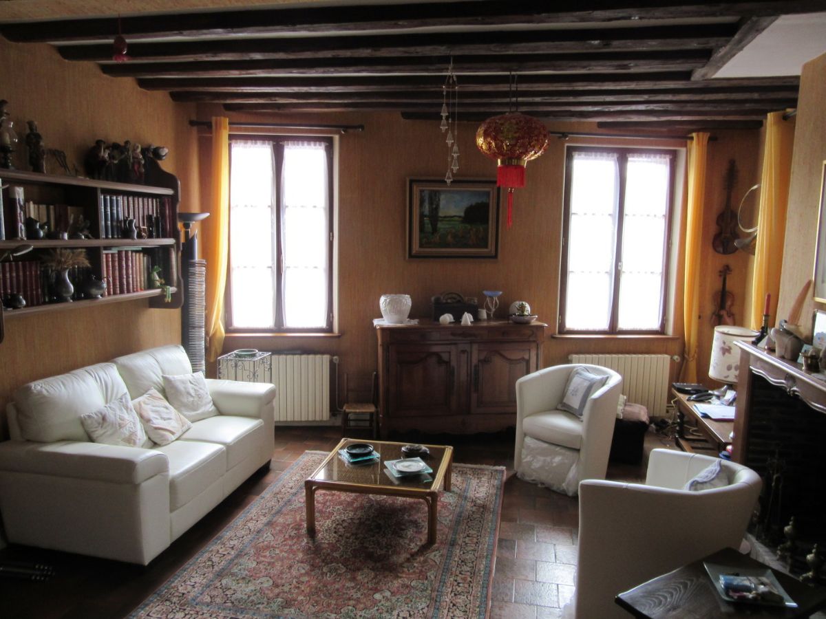 Propriété de 2 maisons centre village à 12 mn de Verneuil sur Avre à 260 000 €.