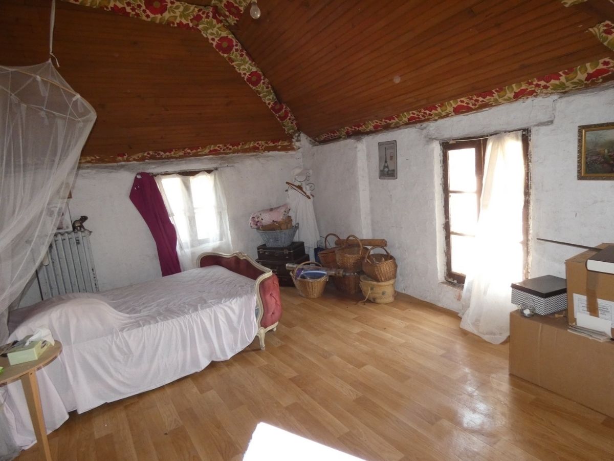 Maison à rénover dans un charmant village à 10 mn de Verneuil sur Avre à 55 000 €