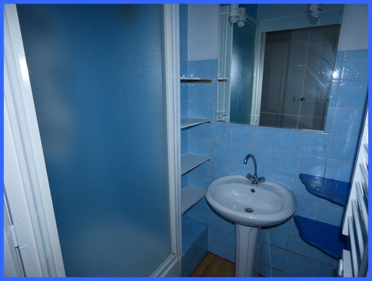 Plein centre ville de Rugles local et appartement libre d'activité à 86 000 €