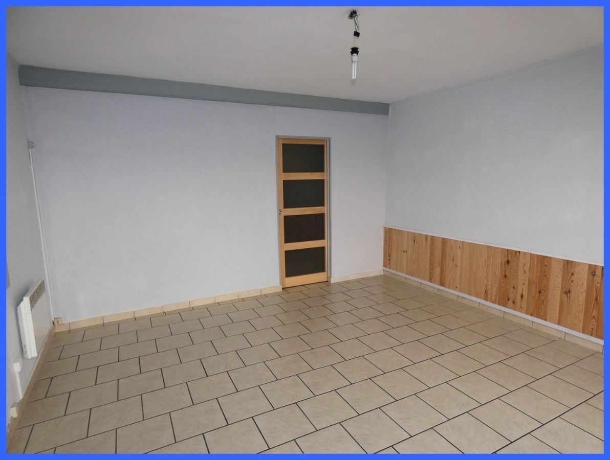 Plein centre ville de Rugles local et appartement libre d'activité à 86 000 €