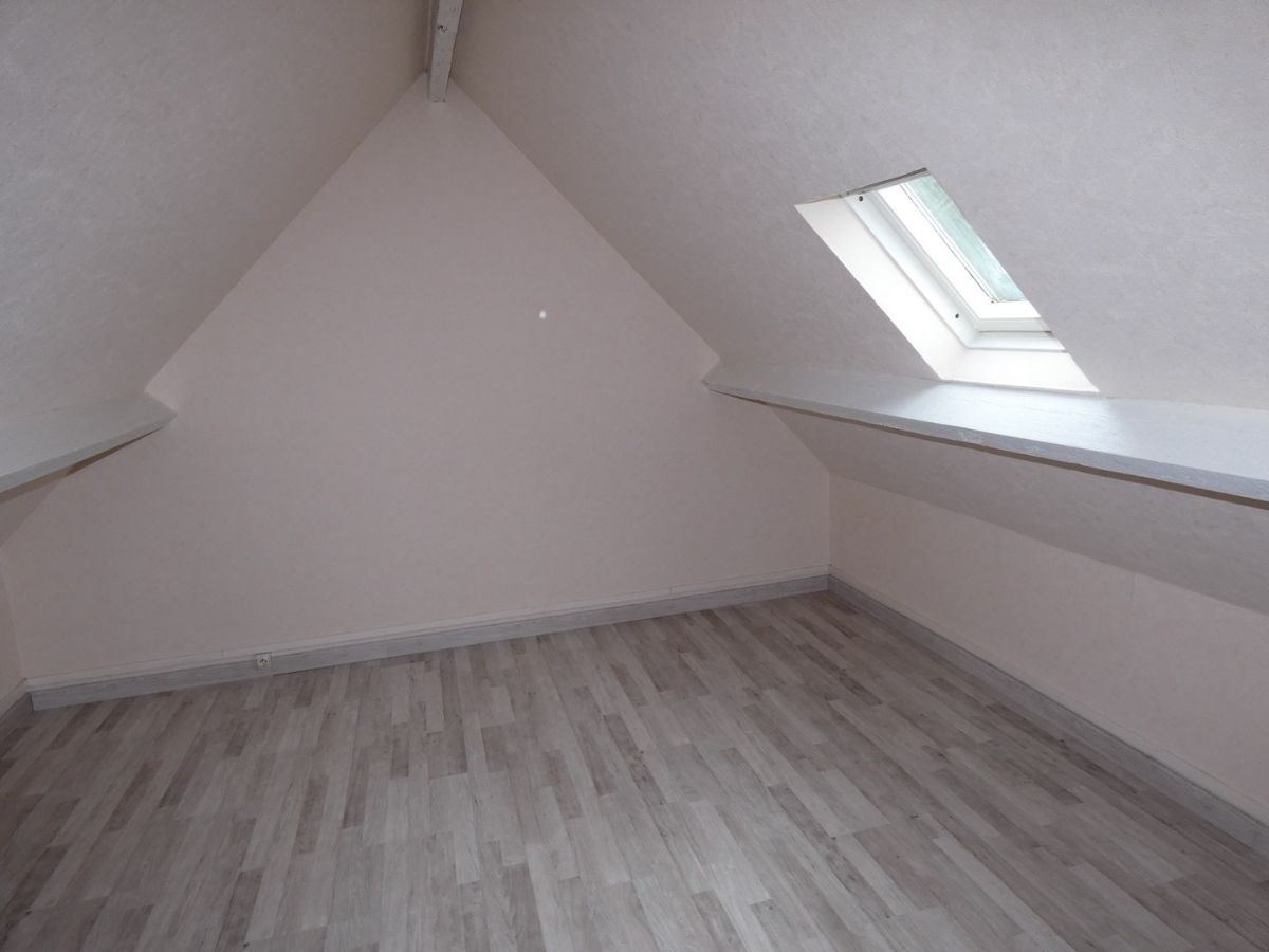 Maison du pays de 70 m² env. avec terrain, garage et cave à 126 500 €