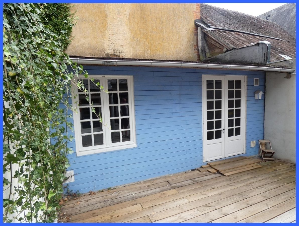 Plein centre ville de Rugles local et appartement libre d'activité à 86 000 €