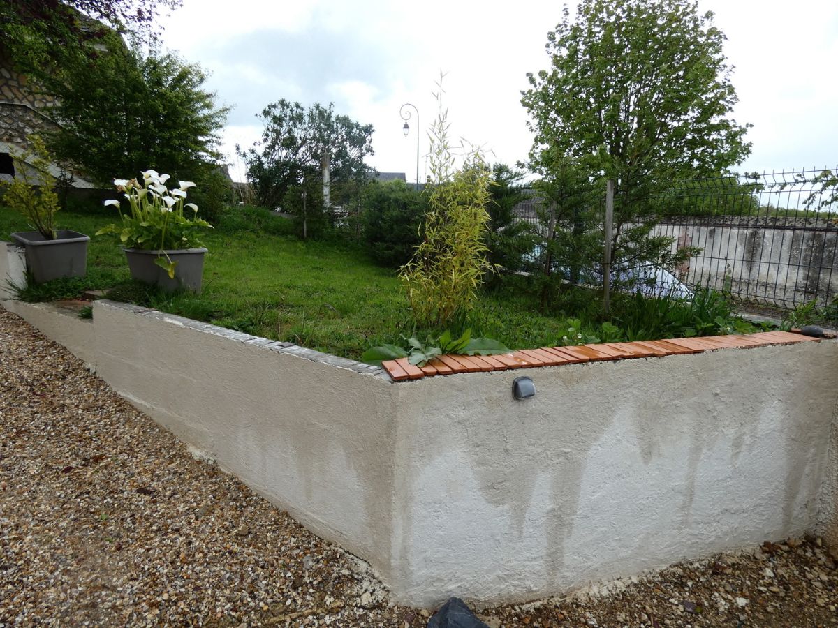 Une maison sur un sous-sol total dans un village, petits commerces à 199 000 €