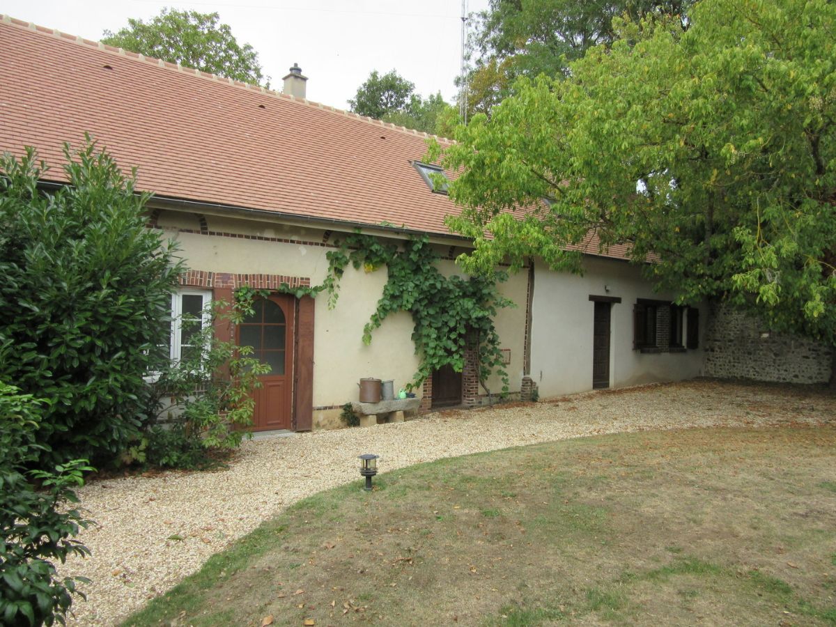 Propriété de 2 maisons centre village à 12 mn de Verneuil sur Avre à 260 000 €.