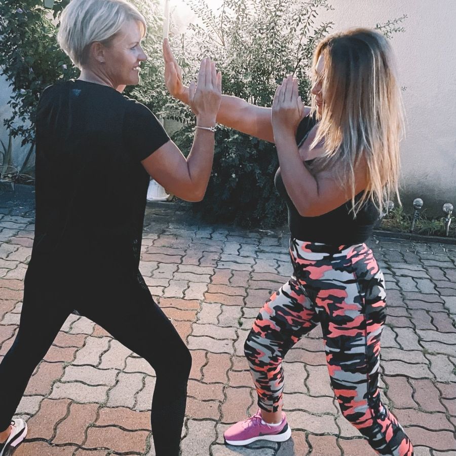 @slane-coaching_kravmaga_feminin_self-defense_training-outdoor_coaching-perso_sandrine-salmier