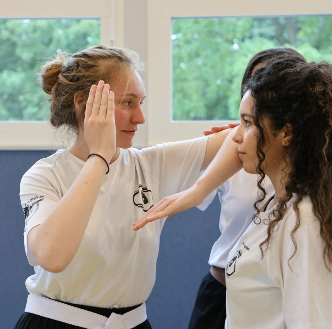 slane-coaching_kravmaga_self-féminin_coaching_coup-de-coude