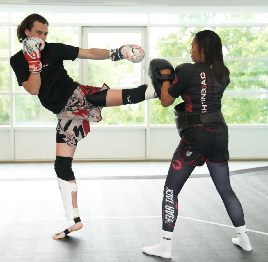 slane.coaching_sandrine salmier_middlekick_Eli_kickboxing