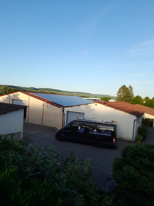 panneaux solaires hangar