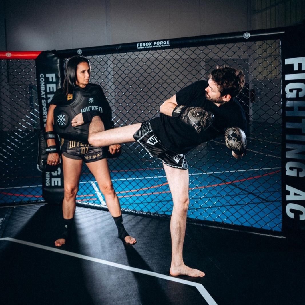 spining back kick club fighting ac levallois-perret
