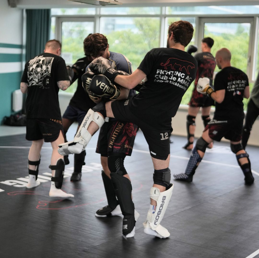 Kicxboxin K1 coup de genou levallois-Perret club Fighting AC