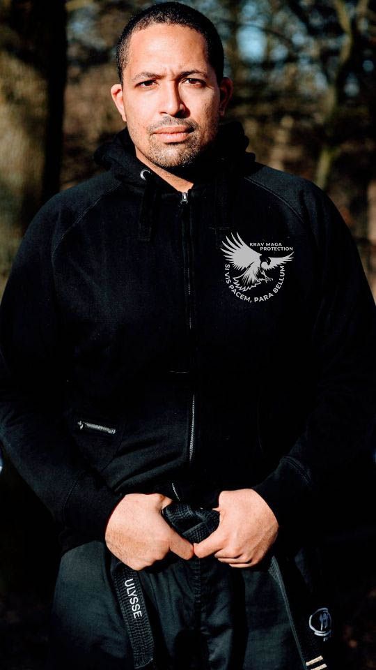 Ulysse DUMOULIN Président et fondateur de l’Association Krav Maga Protection
Head Coach et Directeur technique de KMP
Moniteur de Krav Maga civil et militaire FEKM
Ceinture noire 2ème darga FEKM
Coach MMA level 1 IMMAF
Instructeur ASP