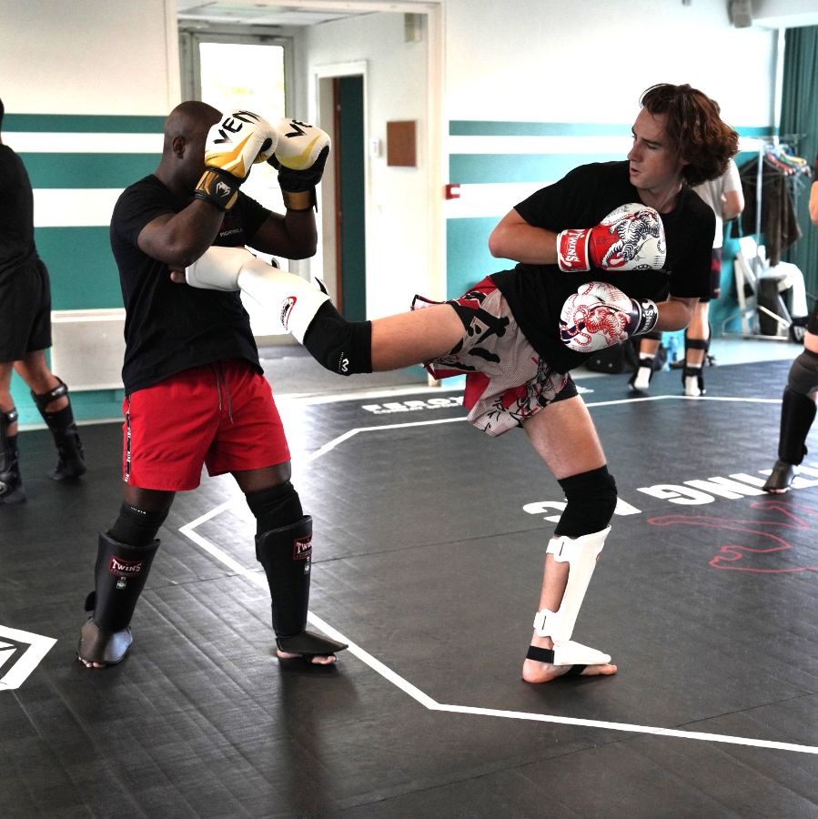 Spining back kick Club Fighting AC Levallois-Perret kickboxing k1