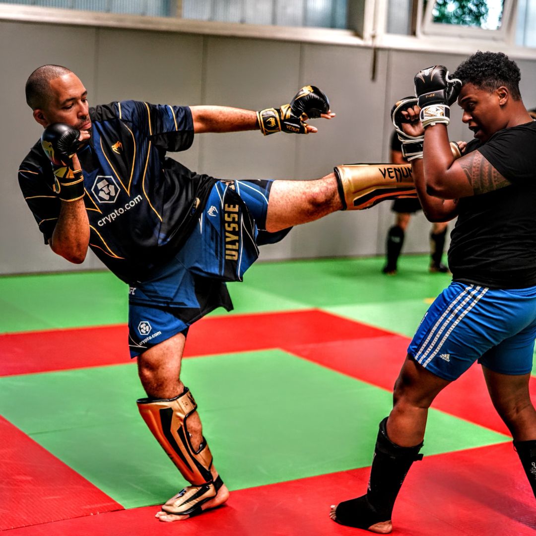 coup de pied circulaire mediant Ulysse contre florent Cours de MMA PANCRACE Fighting AC